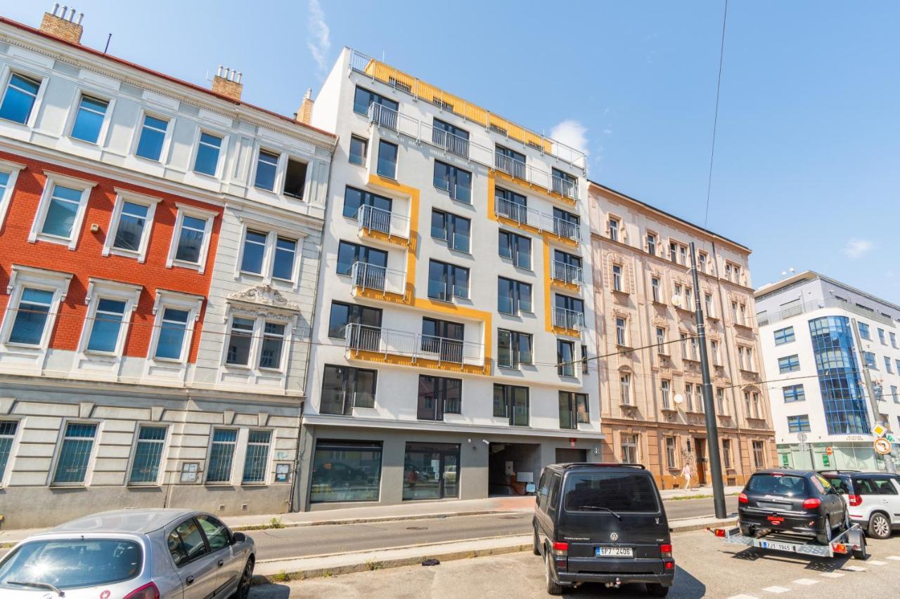 Brand New Two Room Apartment #34 With Free Secure Parking In The Center プラハ エクステリア 写真