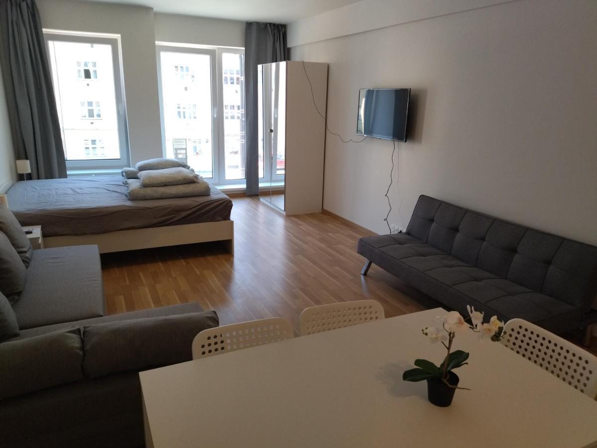 Brand New Two Room Apartment #34 With Free Secure Parking In The Center プラハ エクステリア 写真