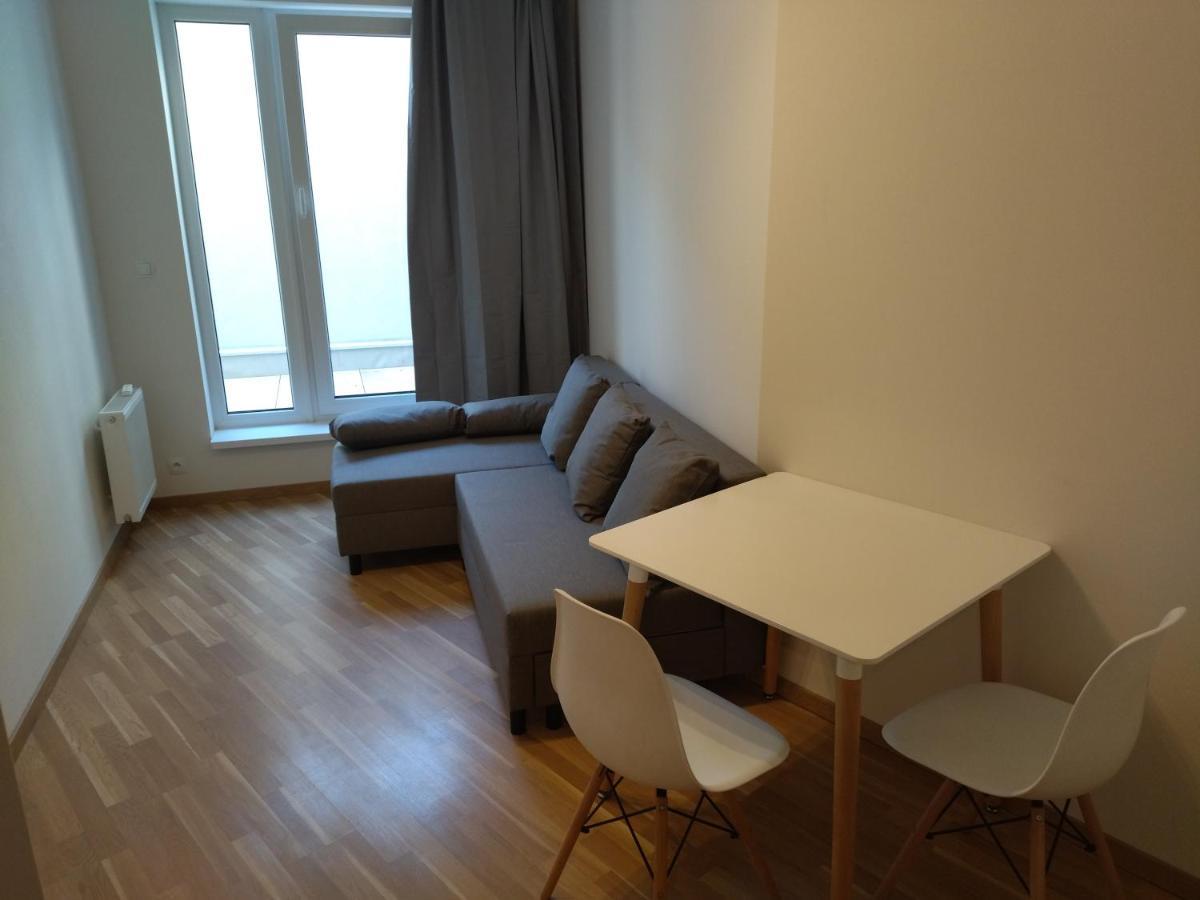 Brand New Two Room Apartment #34 With Free Secure Parking In The Center プラハ エクステリア 写真